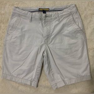 Short for men size 30, brand Prince & Fox, color white sand